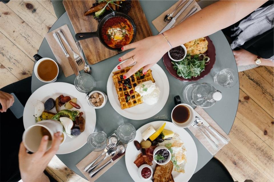 planifier  de repas hebdomadaire avec des sections pour chaque jour de la semaine, montrant une organisation pratique des repas